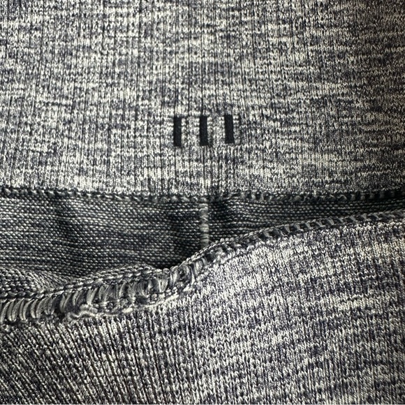 Lululemon Balance & Resist 7/8 Tight. Size 8 - Picture 8 of 8